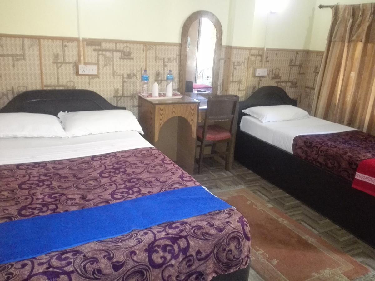 Rainbow Safari Resort Sauraha Extérieur photo